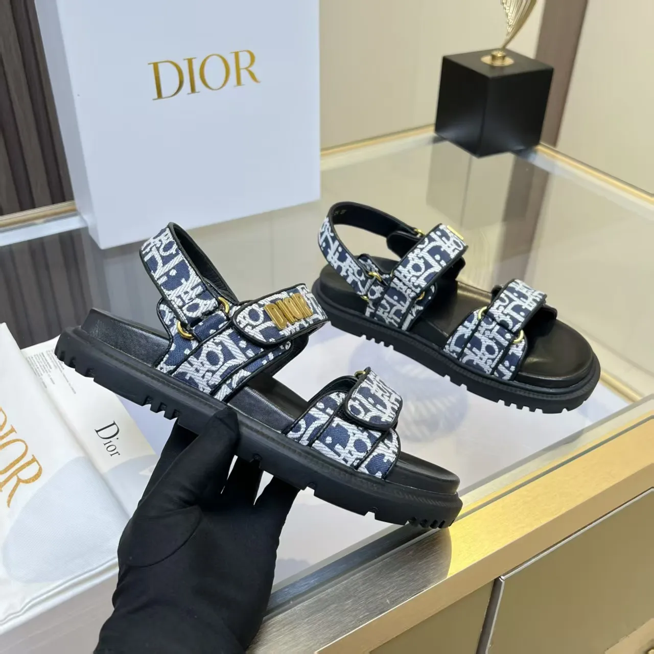 👟👟Ex-factory price 480👟👟 Dior classic popular sandals Step into the fashion territory of Dior slippers and encounter the ultimate fusion of elegance and comfort. The upper is engraved with the Christian Dior Paris logo using exquisite embroidery technology. The delicate stitching tells the brand's profound heritage and is fully recognizable.   Made of high-quality materials, it feels soft and fits your feet, as if it is a gentle care tailor-made for your feet. The sole is carefully designed and engraved with Christian Dior's lucky star symbol. It is not only a beautiful embellishment, but also provides reliable grip, making every step steady and secure.   It has a simple design and is easy to put on and take off. Whether it is a lazy weekend or a pleasant vacation, it can be easily adapted. Whether paired with casual shorts, casual jeans, or an elegant dress, Dior slippers can instantly enhance the overall style and show a casual fashion attitude.   Dior slippers, in the name of fashion, inject luxurious charm into your life and accompany you with every step you take with confidence and elegance. Material: Fine genuine cowhide upper, outsole, TPR, non-slip and wear-resistant, code number: 35-41 (42 customized)